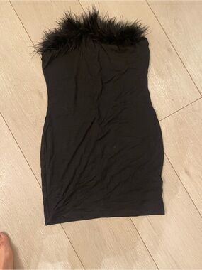 Black Dress With Fur Trim for Sale up to 90% Off: Poshmark Black Dress With Fur Trim for Sale up to 90% Off: Poshmark